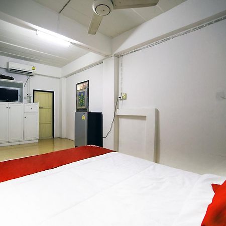 Oyo 560 Chang Hostel Suvarnabhumi Bangkok Kültér fotó