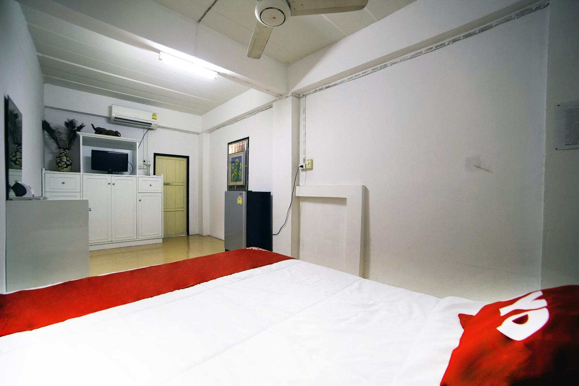 Oyo 560 Chang Hostel Suvarnabhumi Bangkok Kültér fotó