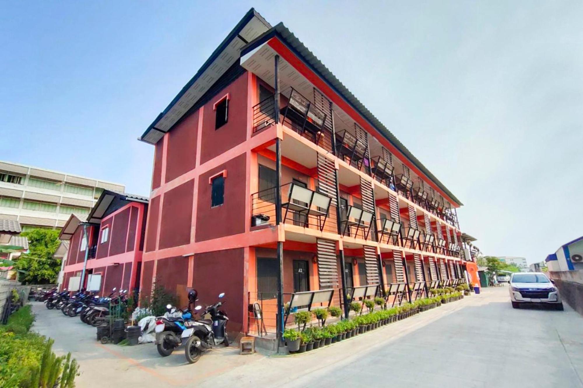 Oyo 560 Chang Hostel Suvarnabhumi Bangkok Kültér fotó